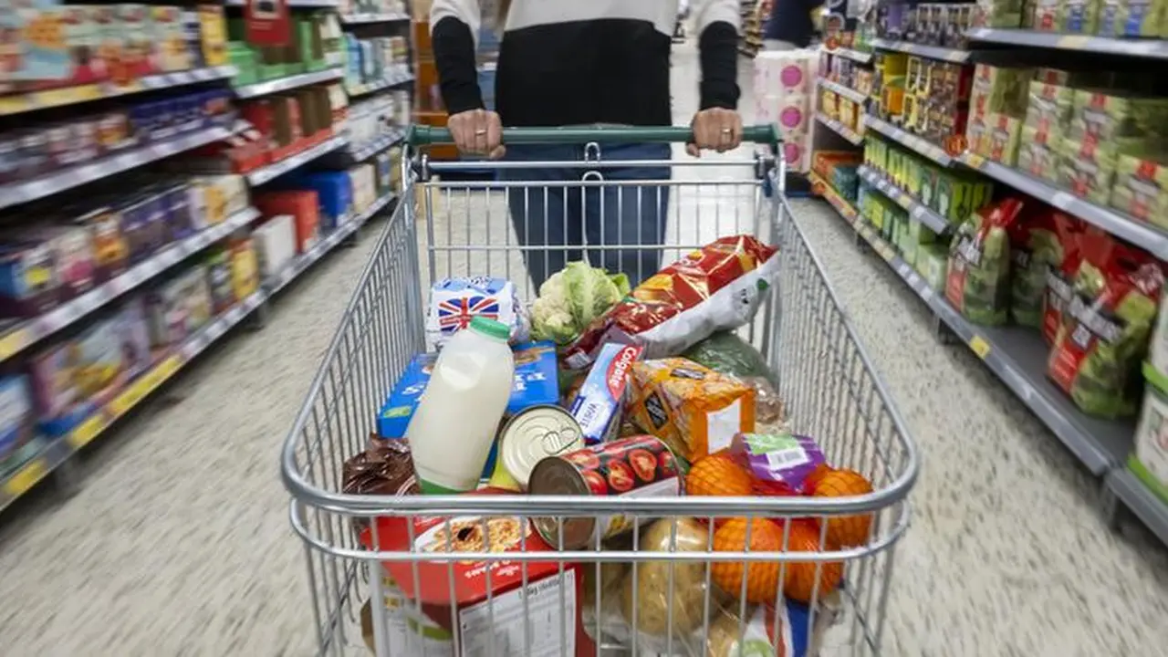 تخفيضات بأسعار السلع بمنافذ كلنا واحد.. اعرف التفاصيل